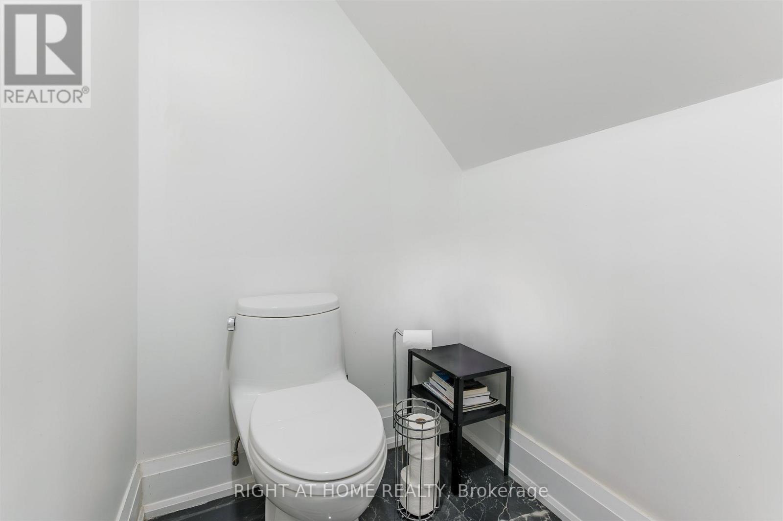 2nd And 3rd Floor - 65 Rusholme Park Crescent, Toronto (Little Portugal), Ontario  M6J 2E1 - Photo 14 - C12600056
