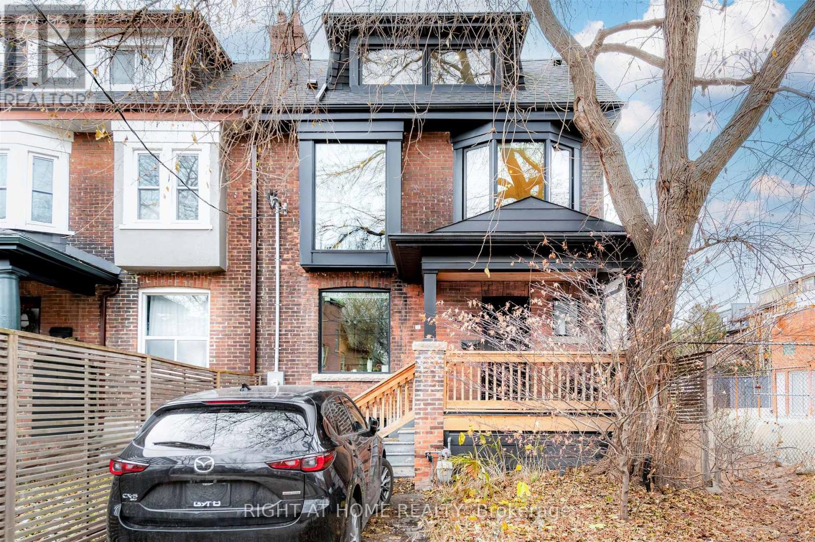 2nd And 3rd Floor - 65 Rusholme Park Crescent, Toronto (Little Portugal), Ontario  M6J 2E1 - Photo 2 - C12600056