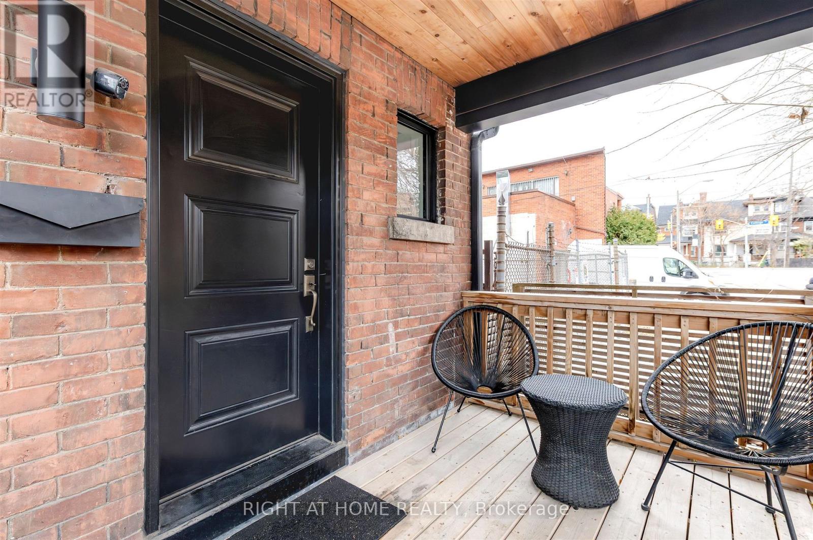 2nd And 3rd Floor - 65 Rusholme Park Crescent, Toronto (Little Portugal), Ontario  M6J 2E1 - Photo 3 - C12600056