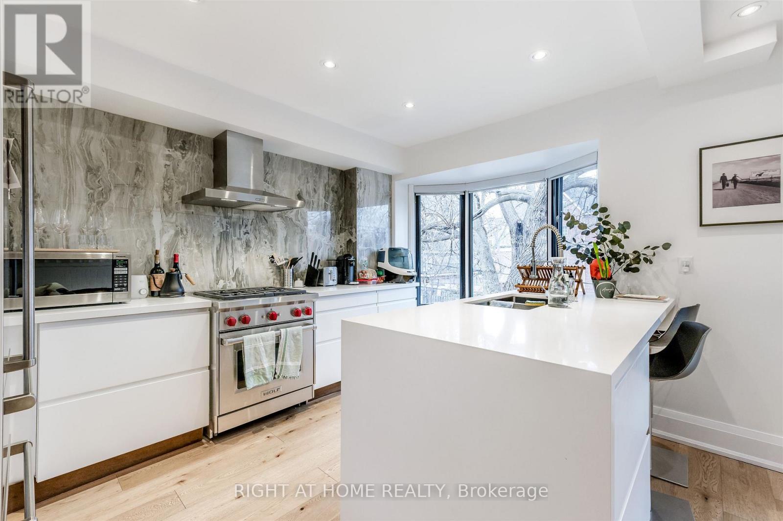 2nd And 3rd Floor - 65 Rusholme Park Crescent, Toronto (Little Portugal), Ontario  M6J 2E1 - Photo 6 - C12600056