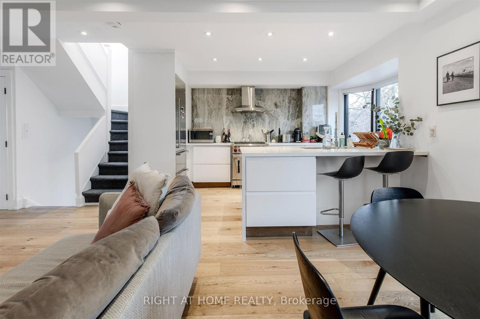 2nd And 3rd Floor - 65 Rusholme Park Crescent, Toronto (Little Portugal), Ontario  M6J 2E1 - Photo 7 - C12600056