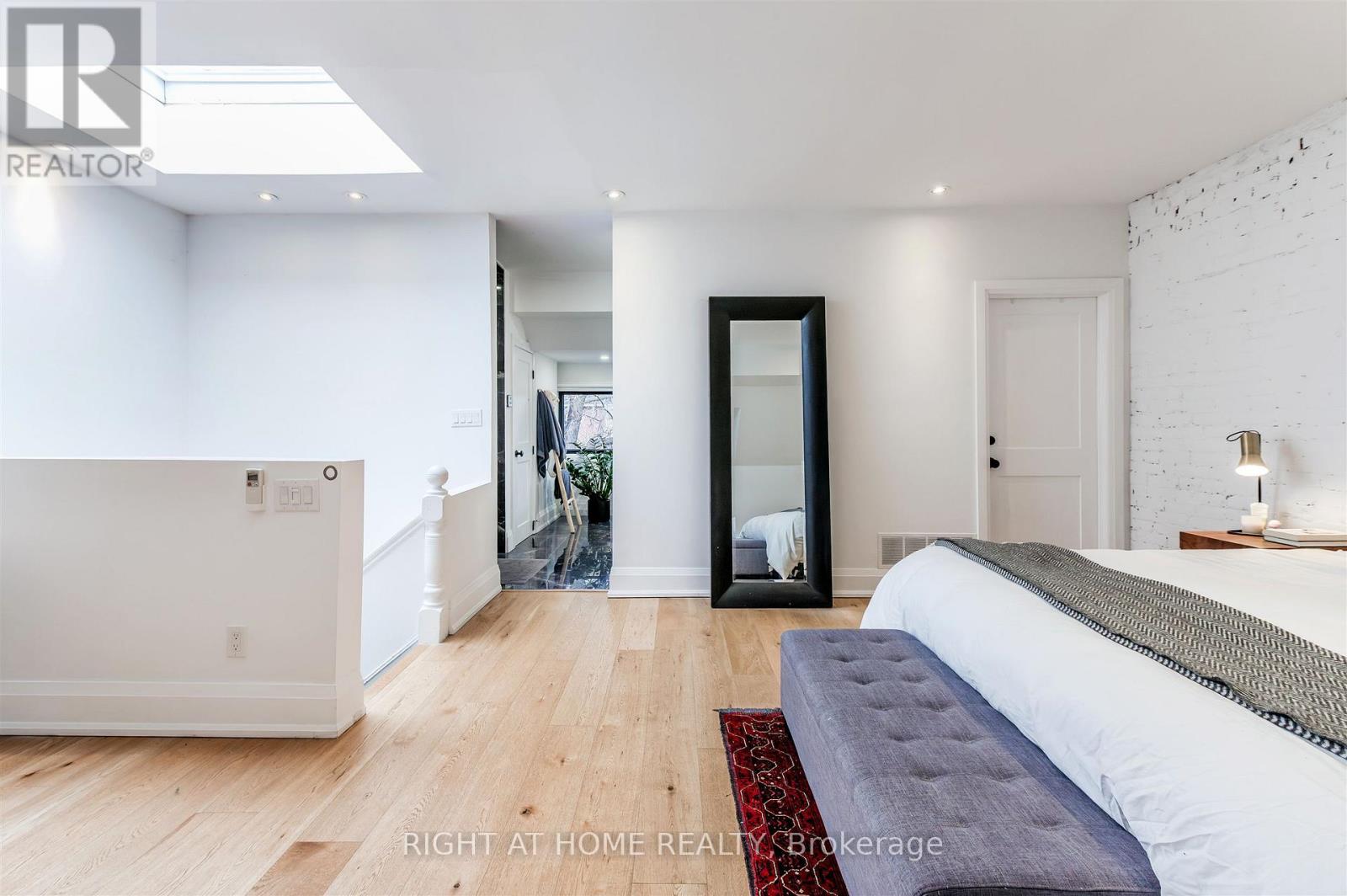 2nd And 3rd Floor - 65 Rusholme Park Crescent, Toronto (Little Portugal), Ontario  M6J 2E1 - Photo 9 - C12600056