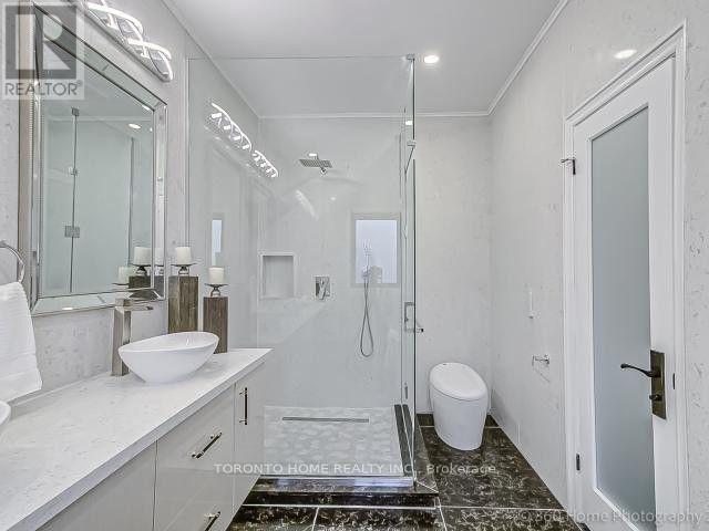 64 Fairside Avenue, Toronto, Ontario  M4C 3H2 - Photo 11 - E12600032