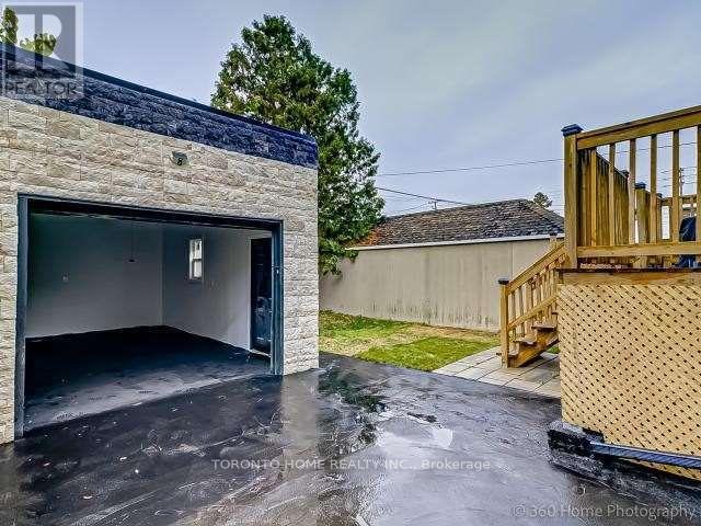 64 Fairside Avenue, Toronto, Ontario  M4C 3H2 - Photo 4 - E12600032