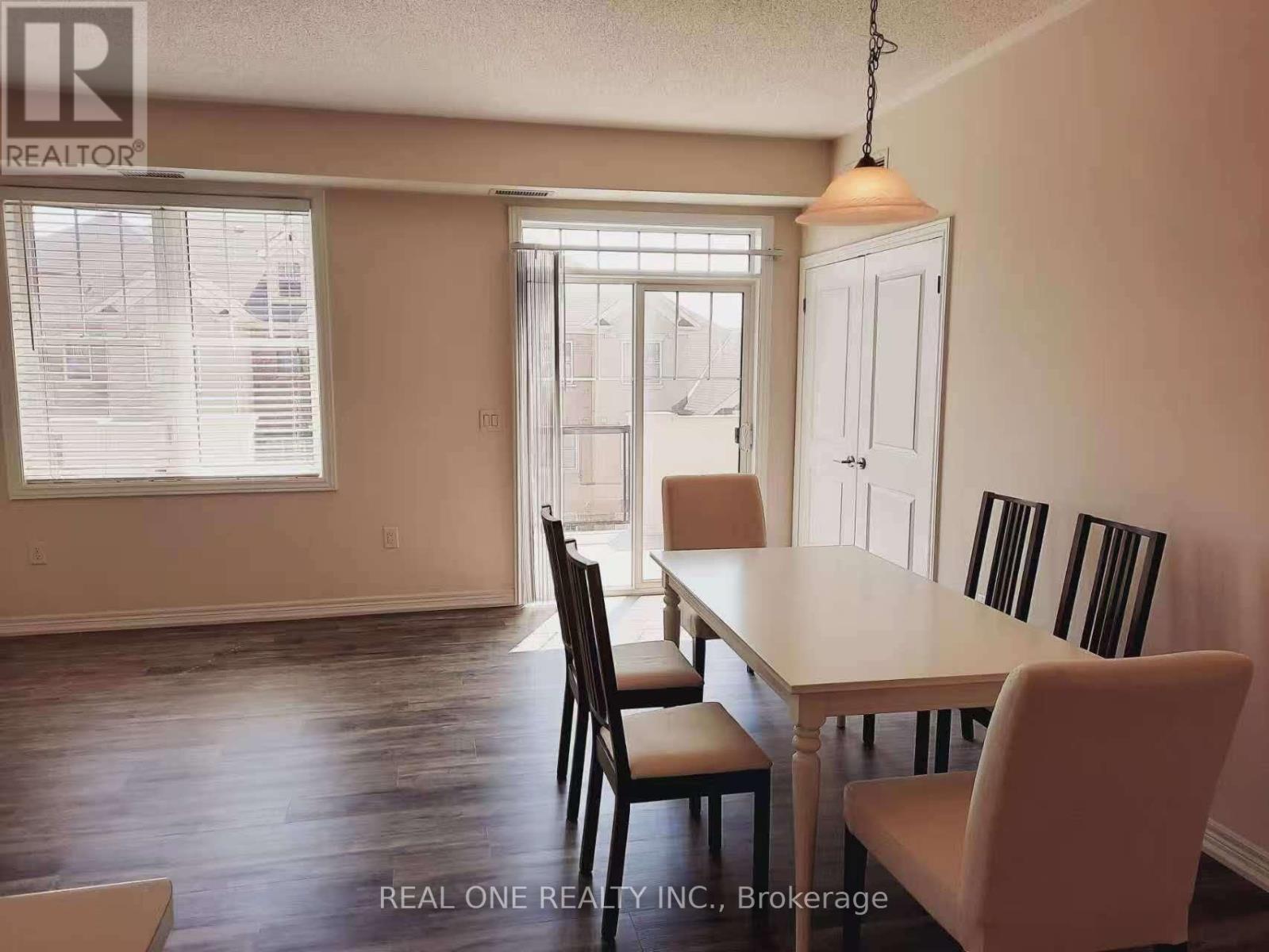 301 - 275 Littlewood Drive, Oakville, Ontario  L6H 0K5 - Photo 3 - W12600066