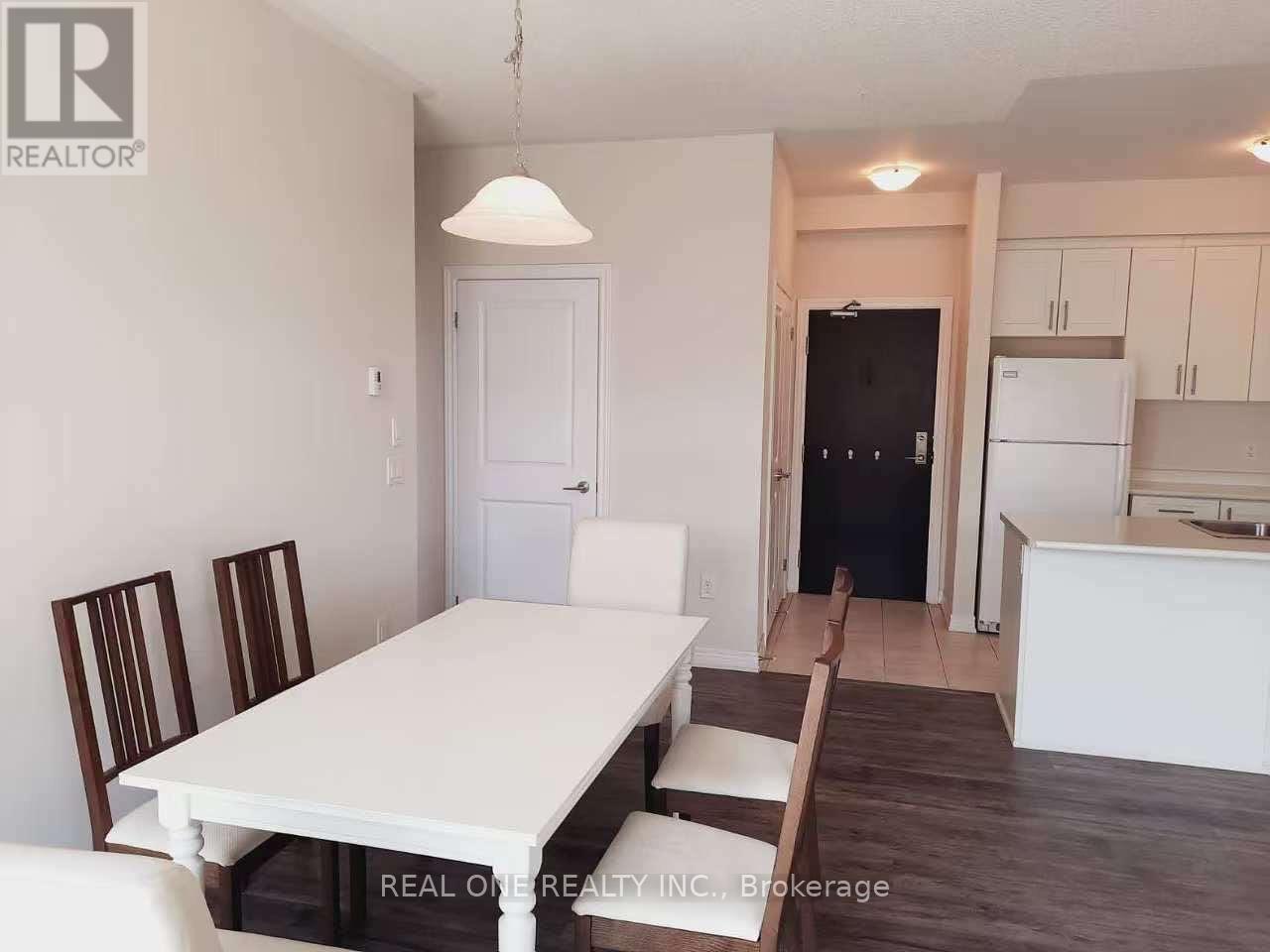 301 - 275 Littlewood Drive, Oakville, Ontario  L6H 0K5 - Photo 4 - W12600066