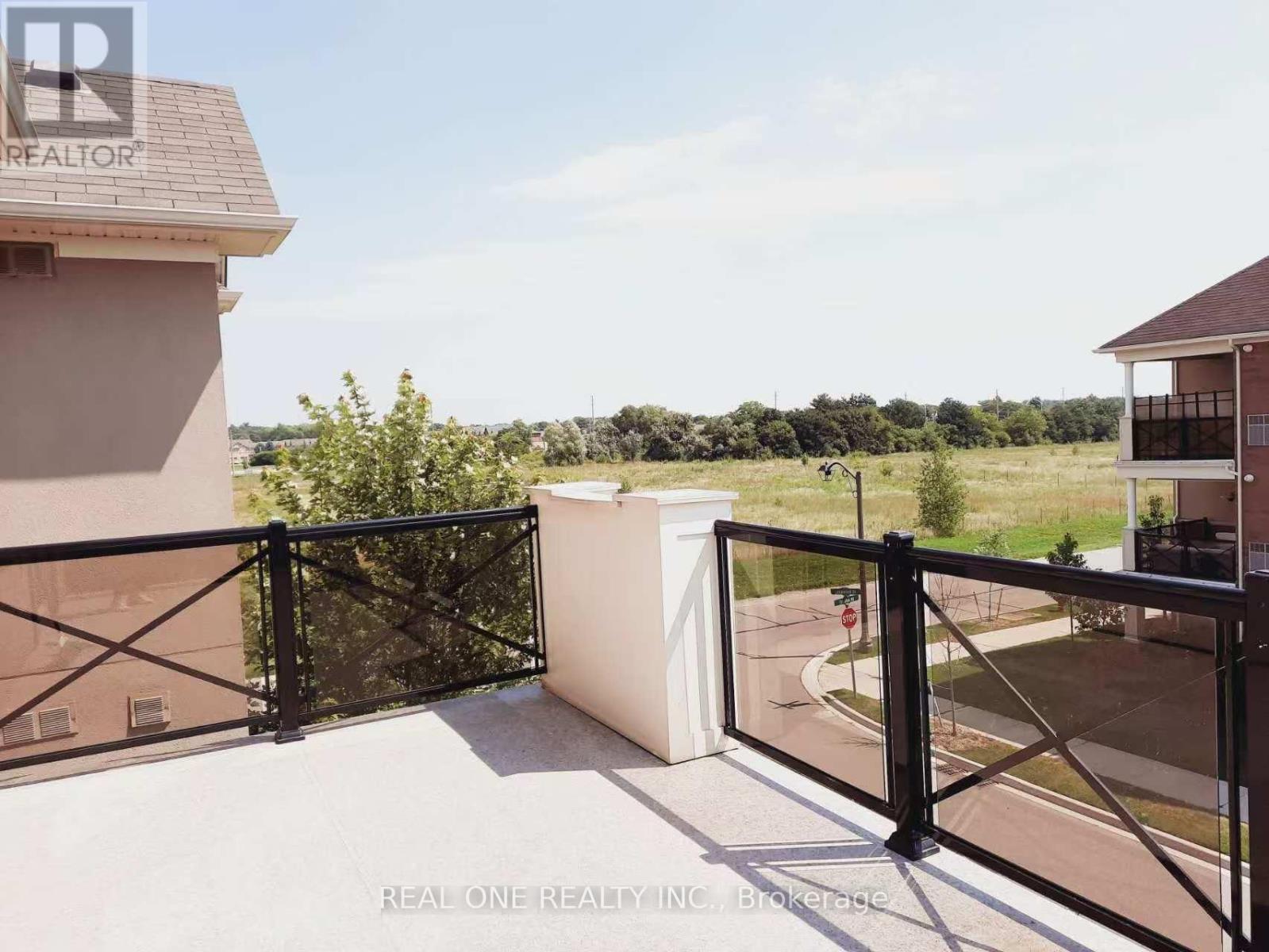 301 - 275 Littlewood Drive, Oakville, Ontario  L6H 0K5 - Photo 9 - W12600066