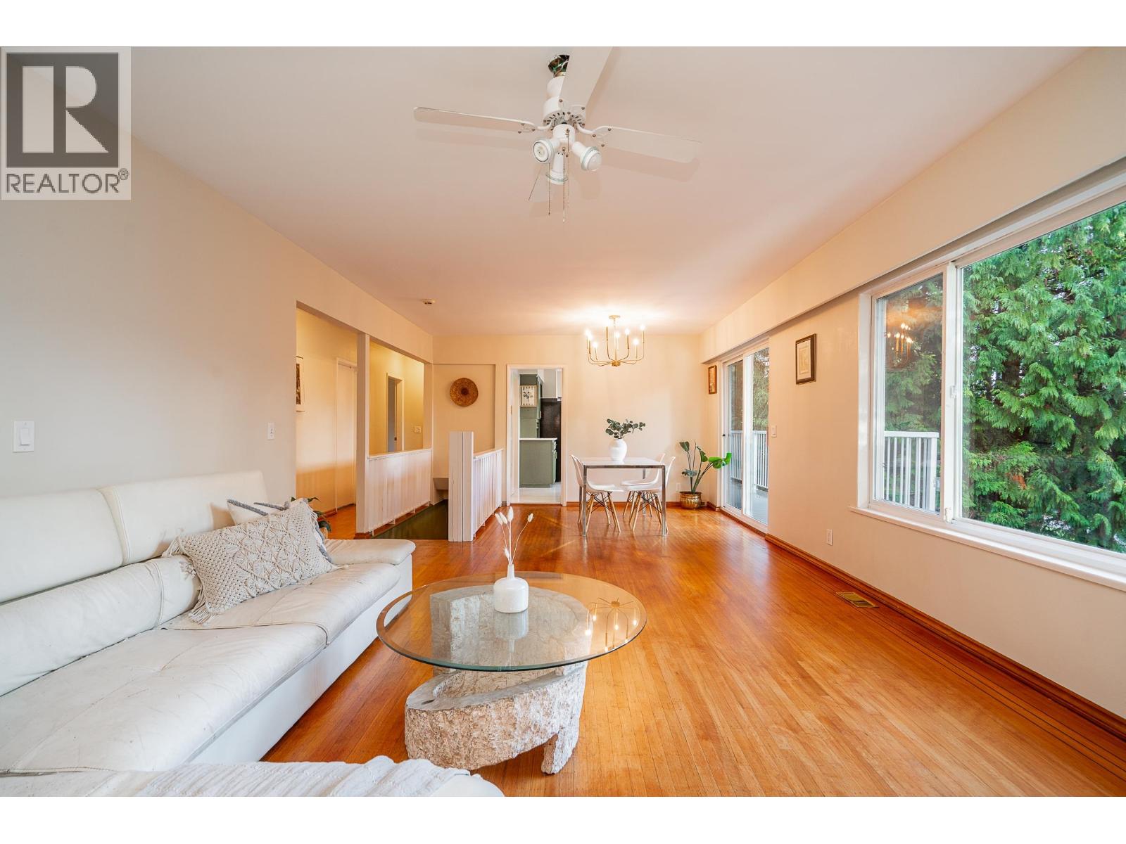 1648 Scarborough Crescent, Port Coquitlam, British Columbia  V3C 2R1 - Photo 5 - R3072032