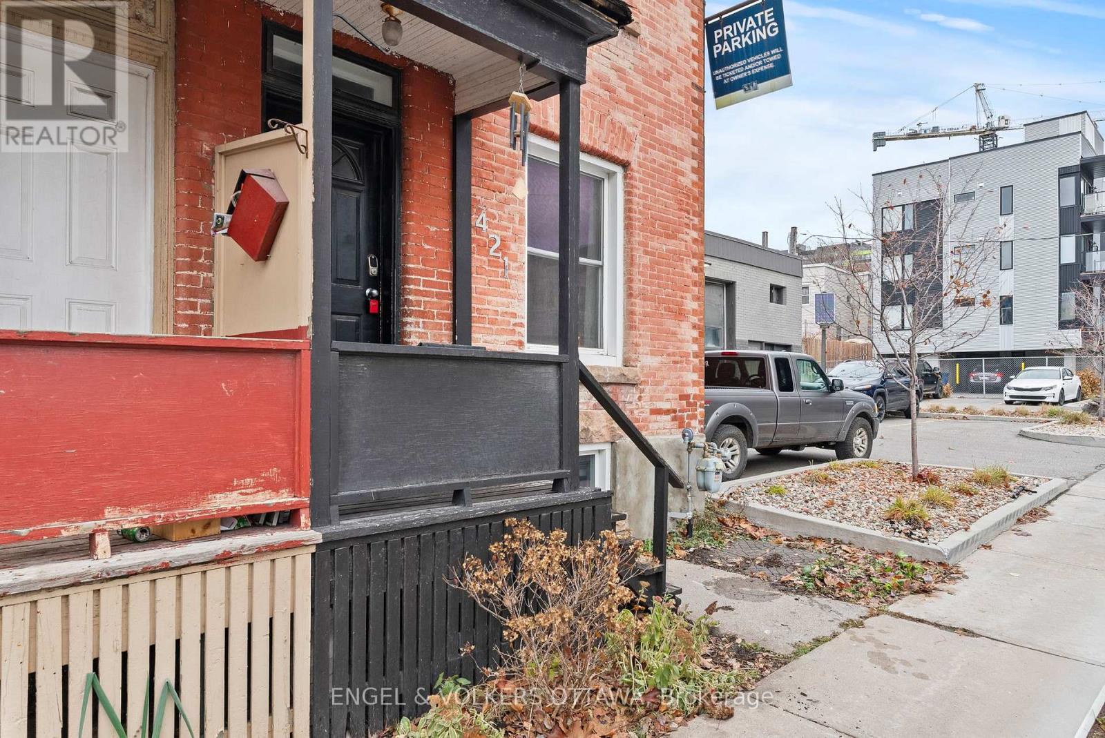 421 Arlington Avenue, Ottawa, Ontario K1R 6Z7 - Photo 3 - X12600072