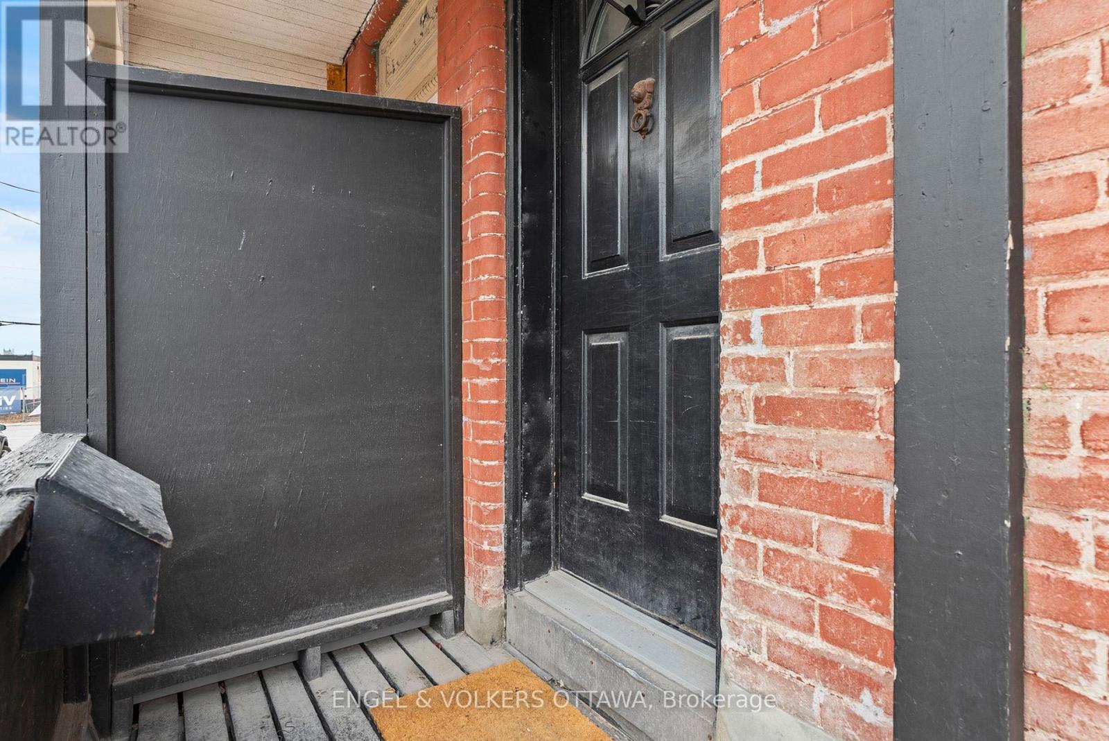 421 Arlington Avenue, Ottawa, Ontario K1R 6Z7 - Photo 5 - X12600072