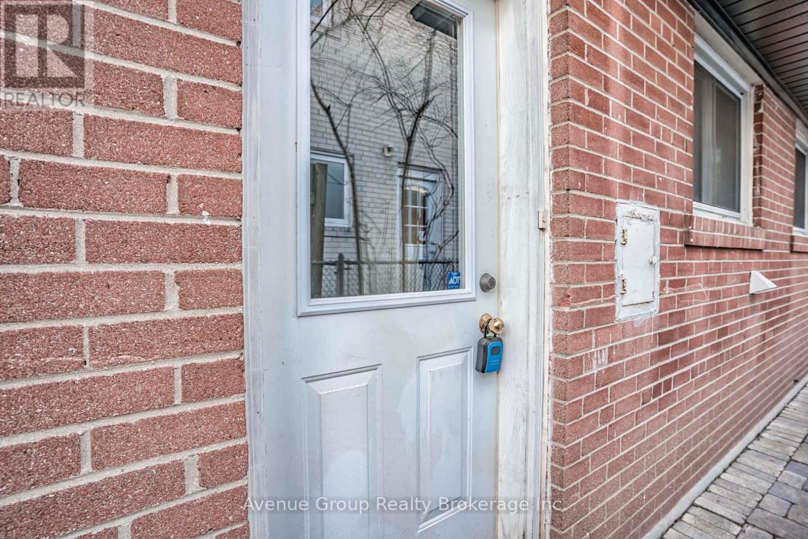 Lower - 38 Hopperton Drive, Toronto, Ontario  M2L 2S6 - Photo 2 - C12600118