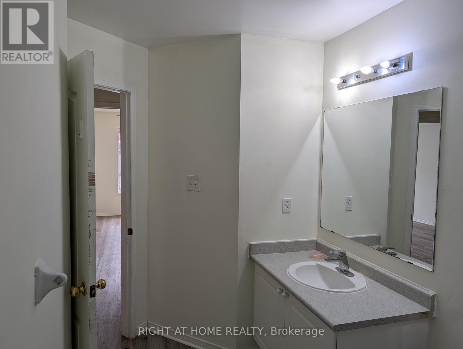 Main Floor - 5864 Delle Donne Drive, Mississauga, Ontario  L5M 7A3 - Photo 11 - W12525620