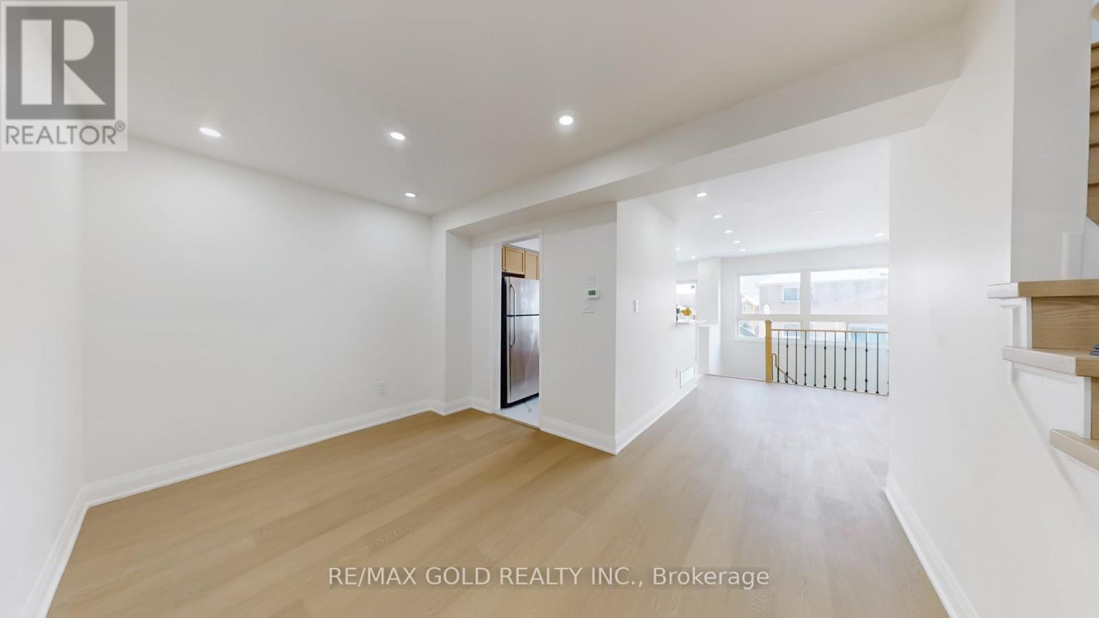 26 Applegrove Court, Brampton, Ontario L6R 2Y8 - Photo 10 - W12600070