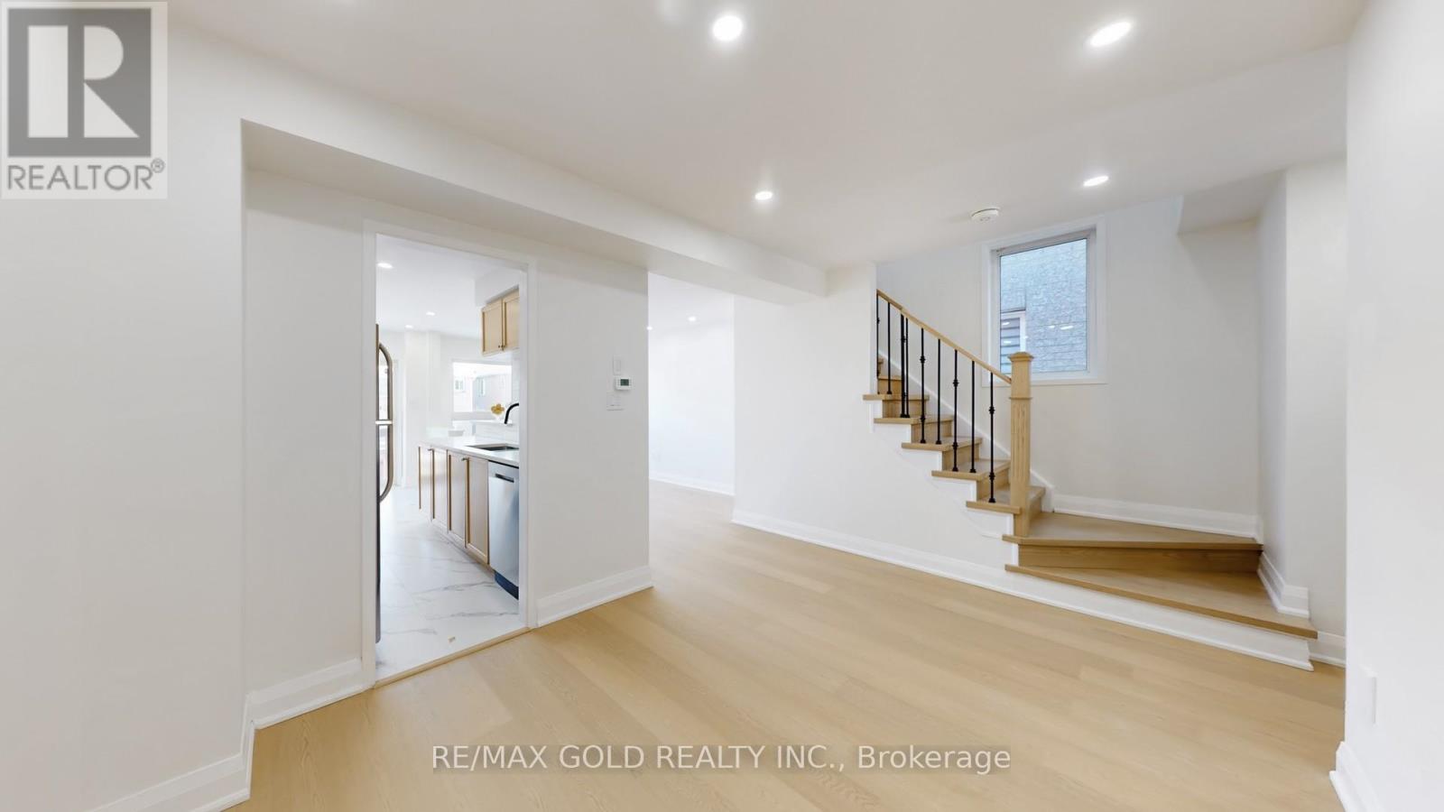 26 Applegrove Court, Brampton, Ontario L6R 2Y8 - Photo 11 - W12600070