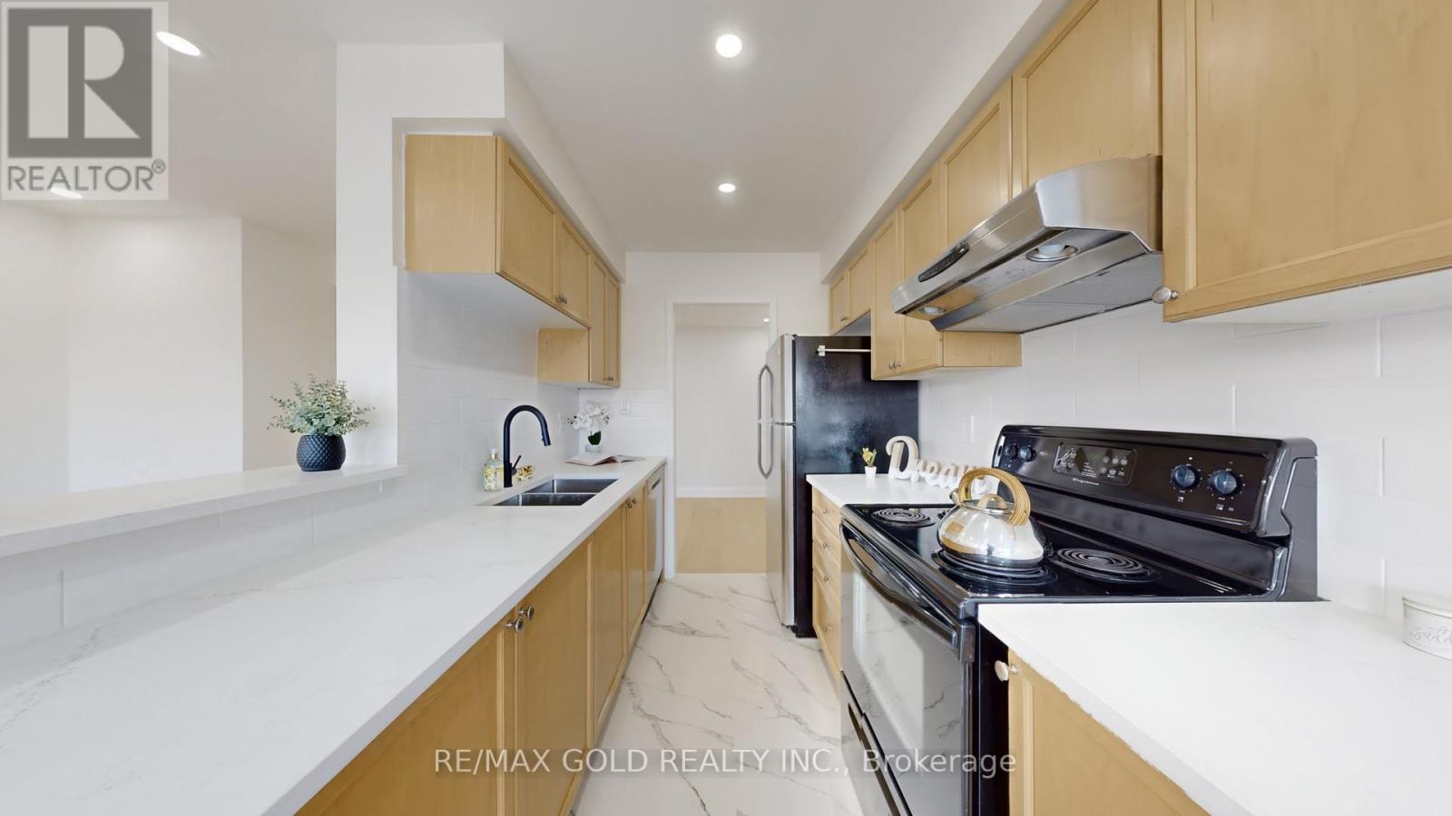 26 Applegrove Court, Brampton, Ontario L6R 2Y8 - Photo 15 - W12600070