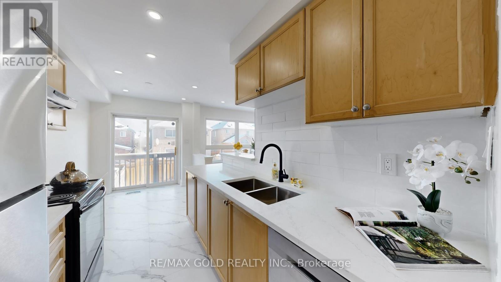 26 Applegrove Court, Brampton, Ontario L6R 2Y8 - Photo 17 - W12600070