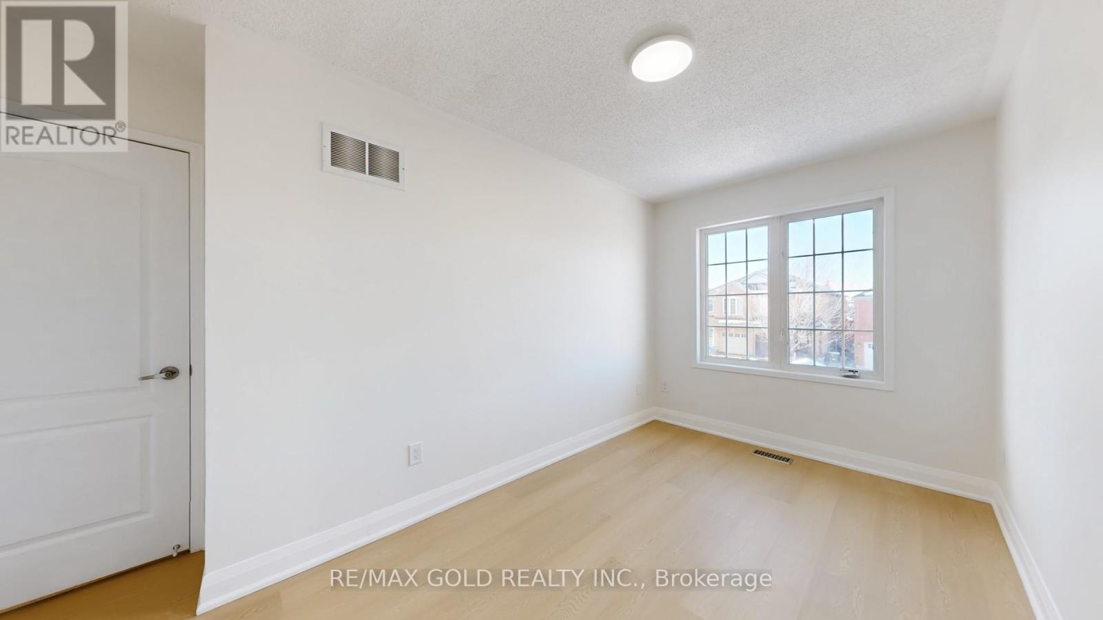 26 Applegrove Court, Brampton, Ontario L6R 2Y8 - Photo 27 - W12600070