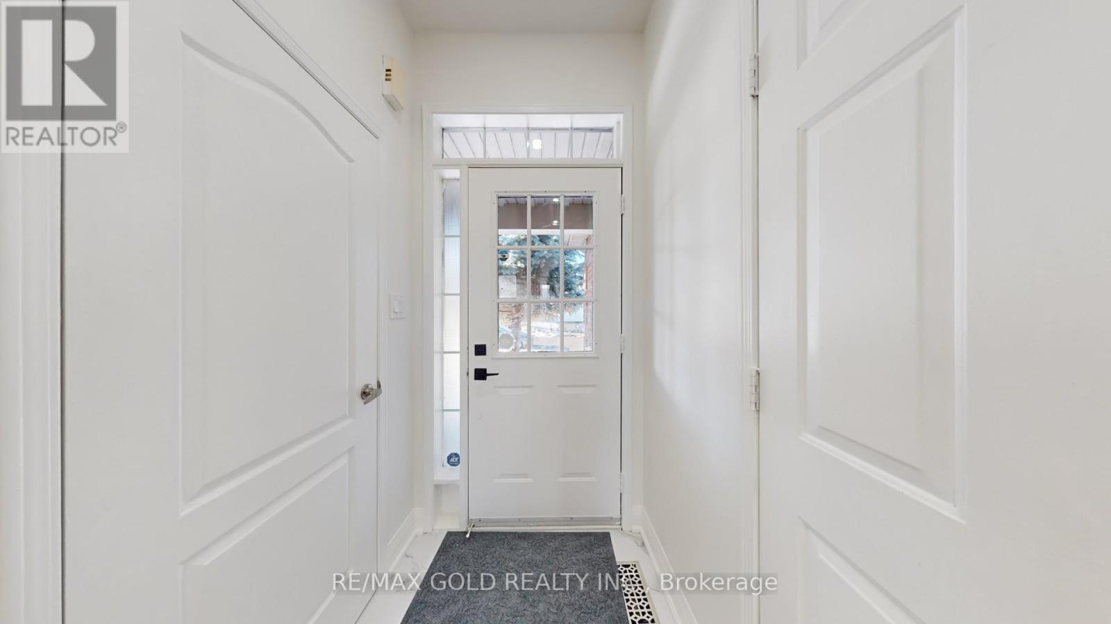 26 Applegrove Court, Brampton, Ontario L6R 2Y8 - Photo 4 - W12600070