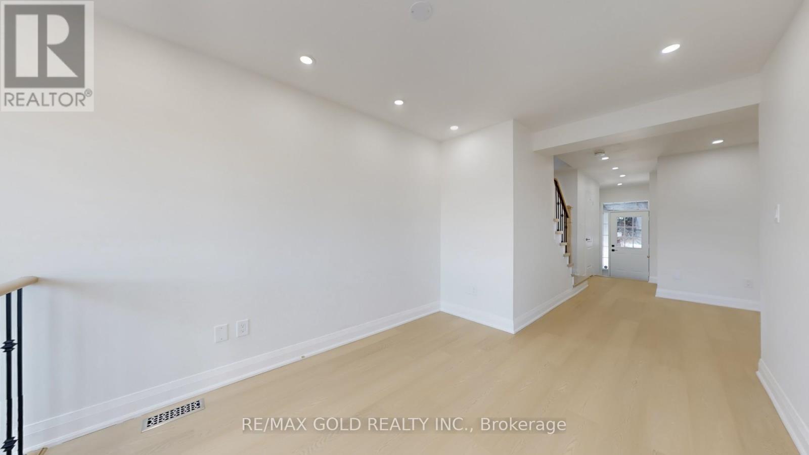 26 Applegrove Court, Brampton, Ontario L6R 2Y8 - Photo 5 - W12600070