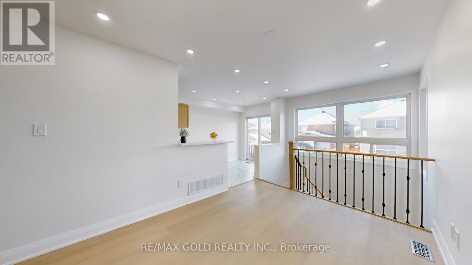 26 Applegrove Court, Brampton, Ontario L6R 2Y8 - Photo 7 - W12600070