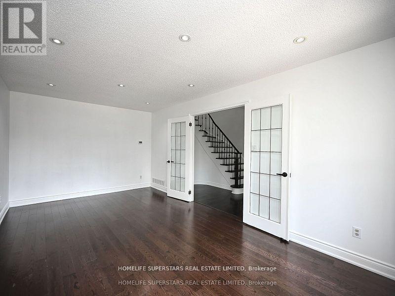 20 Bexley Court, Brampton, Ontario L6W 4B2 - Photo 6 - W12600078