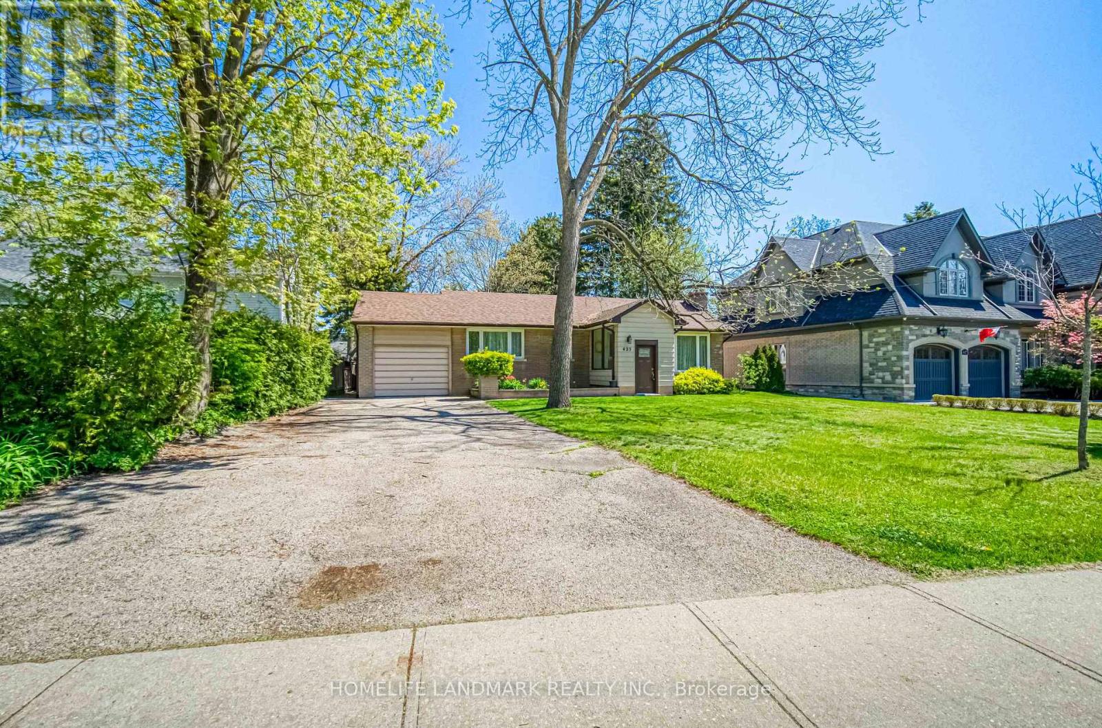 425 Maple Grove Drive, Oakville, Ontario  L6J 4V8 - Photo 3 - W12600084