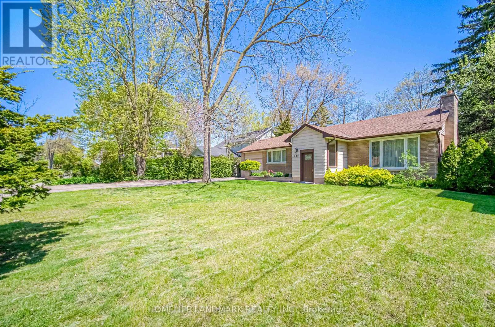 425 Maple Grove Drive, Oakville, Ontario  L6J 4V8 - Photo 4 - W12600084