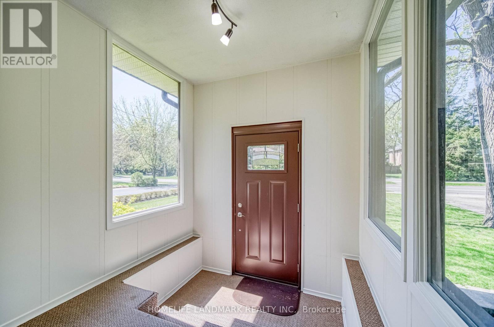 425 Maple Grove Drive, Oakville, Ontario  L6J 4V8 - Photo 5 - W12600084