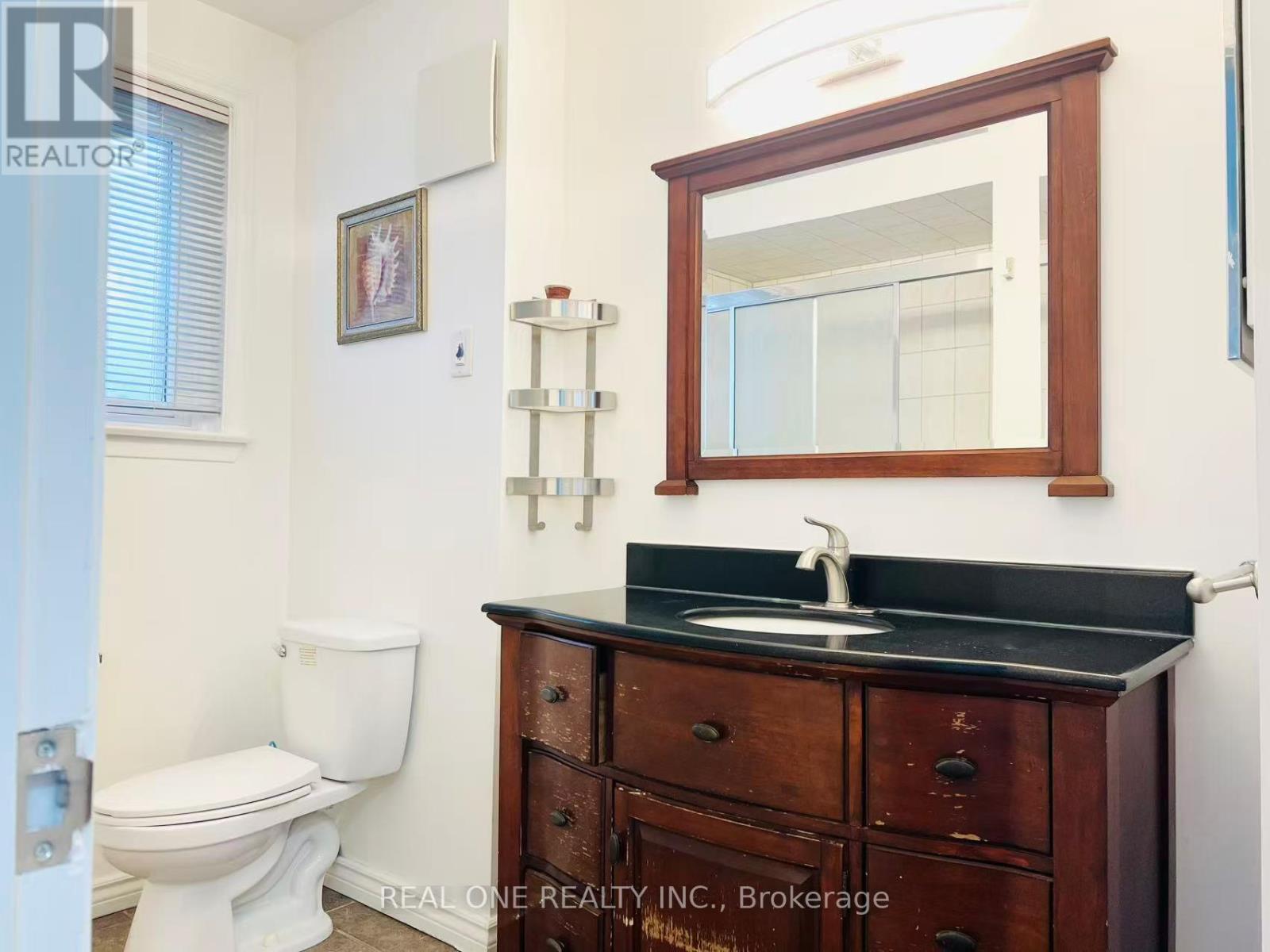 642 Eaglemount Crescent, Mississauga, Ontario  L5C 1N9 - Photo 11 - W12600102