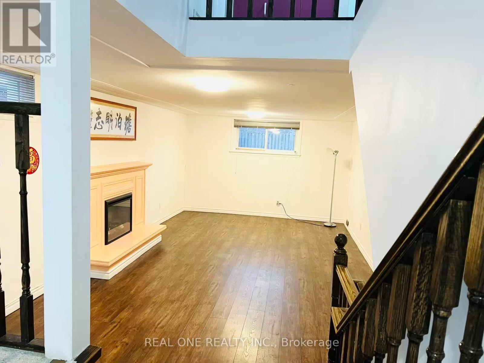 642 Eaglemount Crescent, Mississauga, Ontario  L5C 1N9 - Photo 12 - W12600102