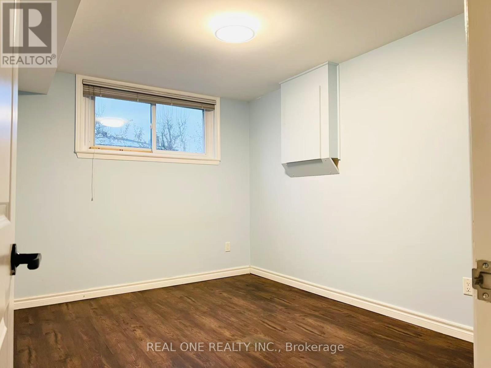 642 Eaglemount Crescent, Mississauga, Ontario  L5C 1N9 - Photo 13 - W12600102