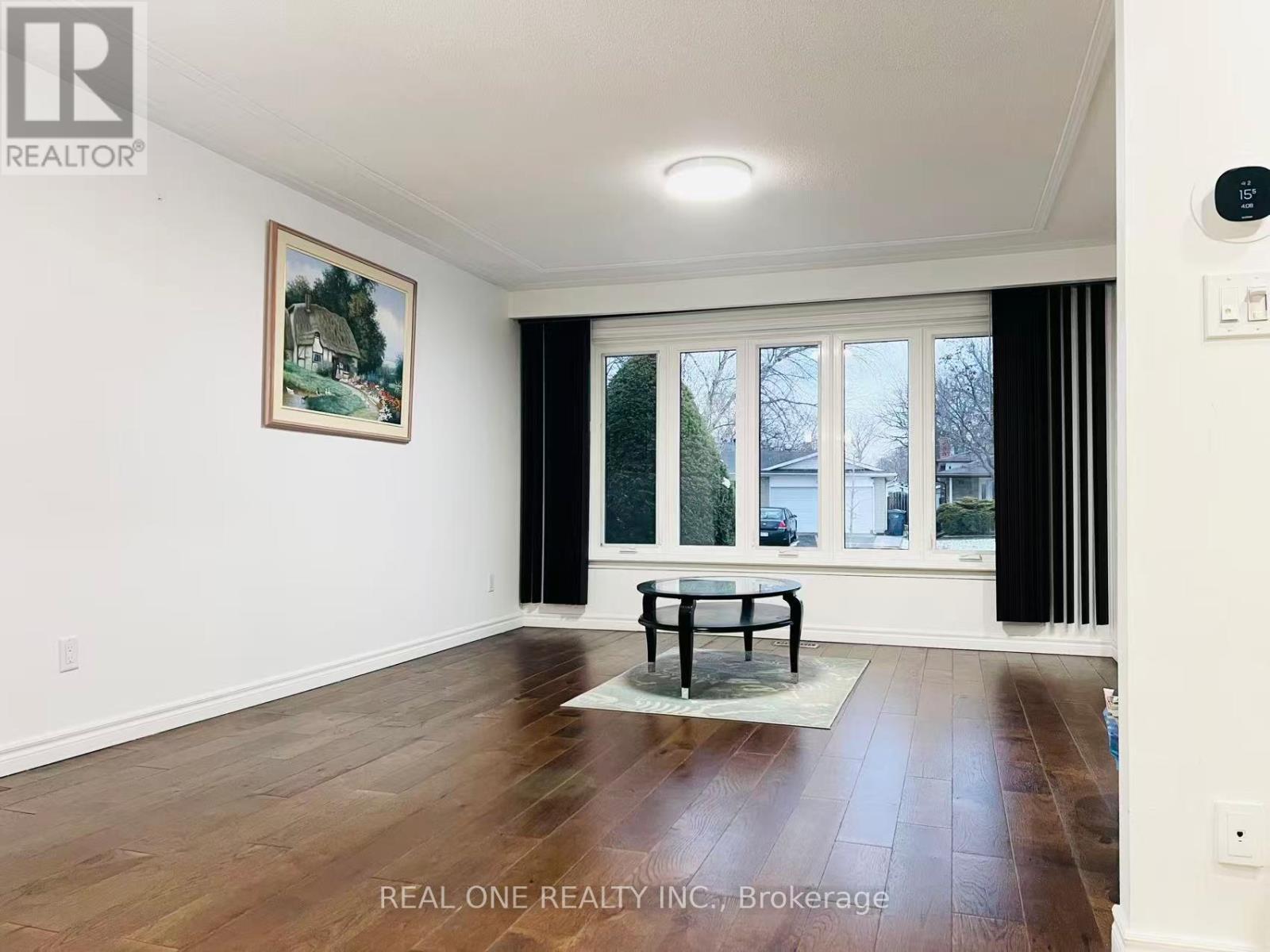 642 Eaglemount Crescent, Mississauga, Ontario  L5C 1N9 - Photo 2 - W12600102