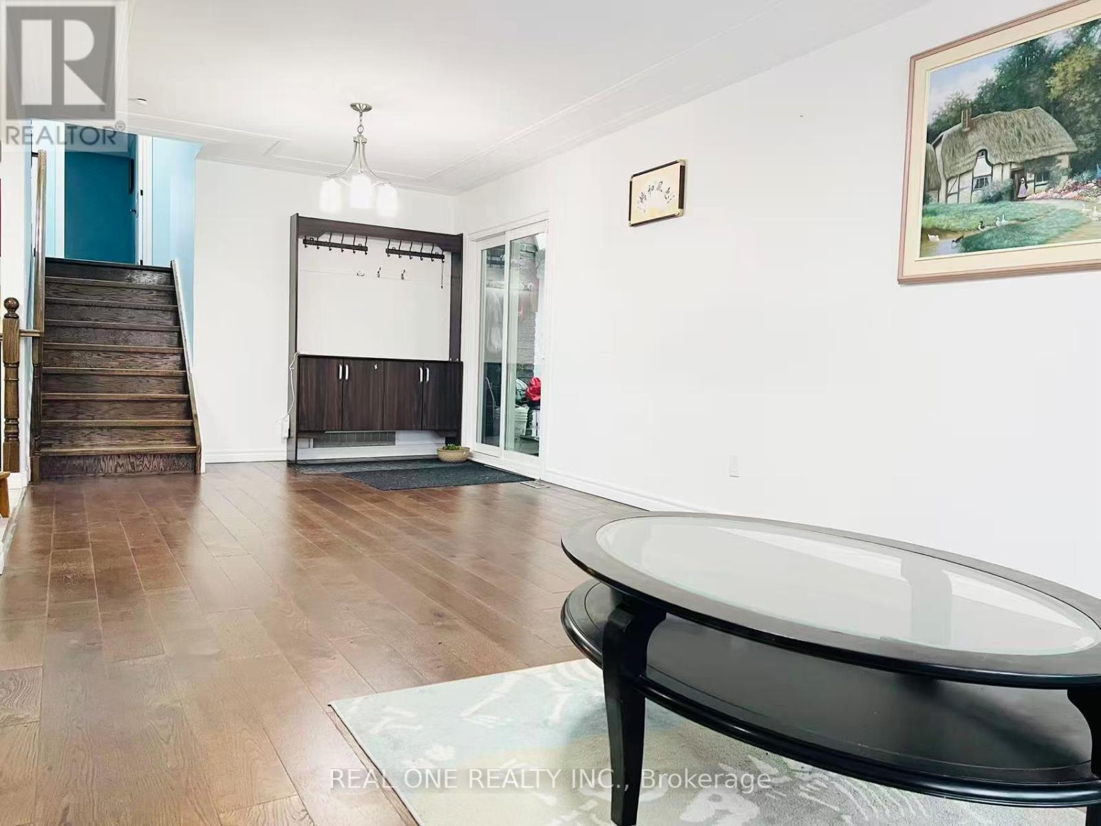 642 Eaglemount Crescent, Mississauga, Ontario  L5C 1N9 - Photo 5 - W12600102