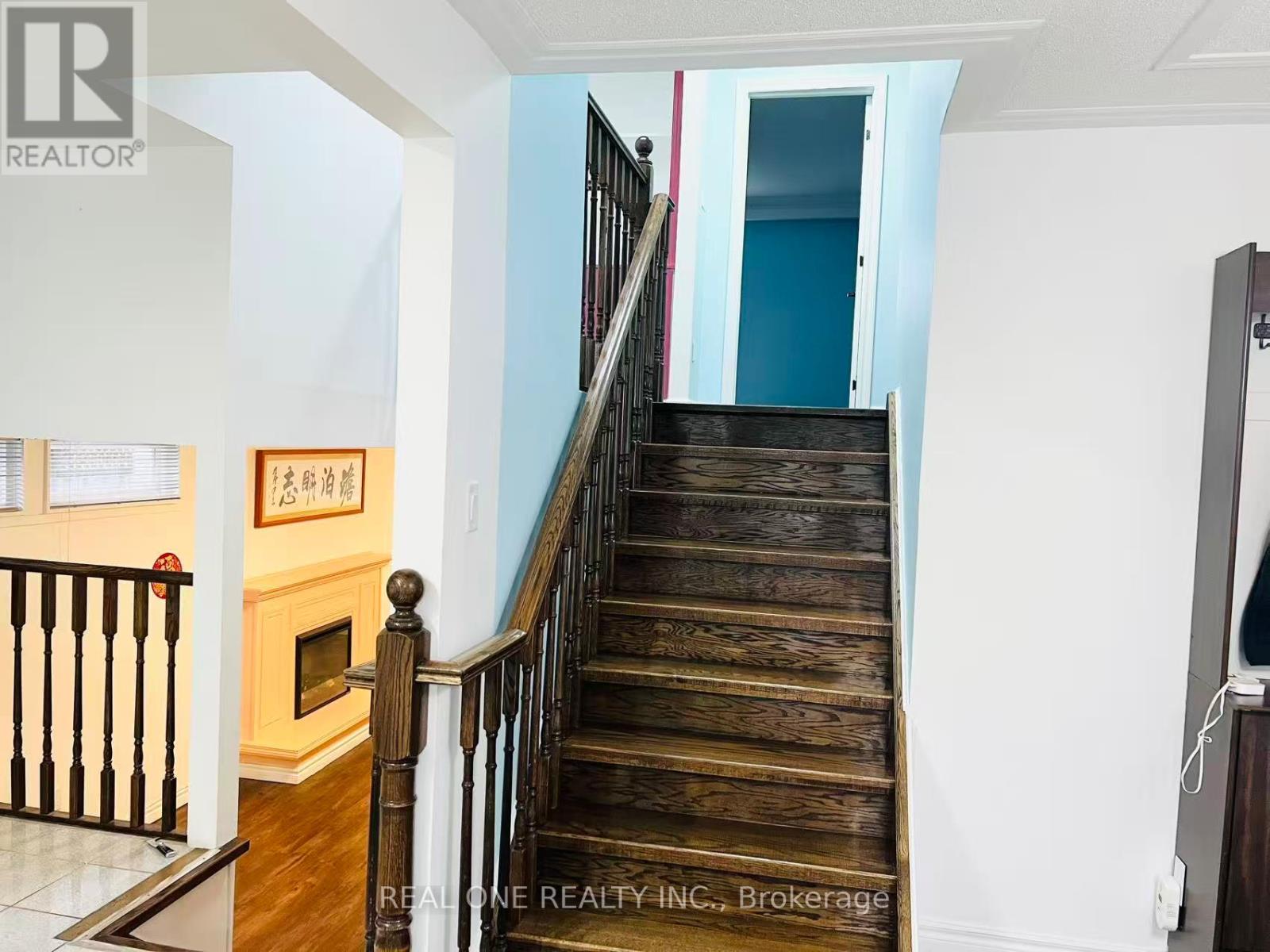 642 Eaglemount Crescent, Mississauga, Ontario  L5C 1N9 - Photo 6 - W12600102