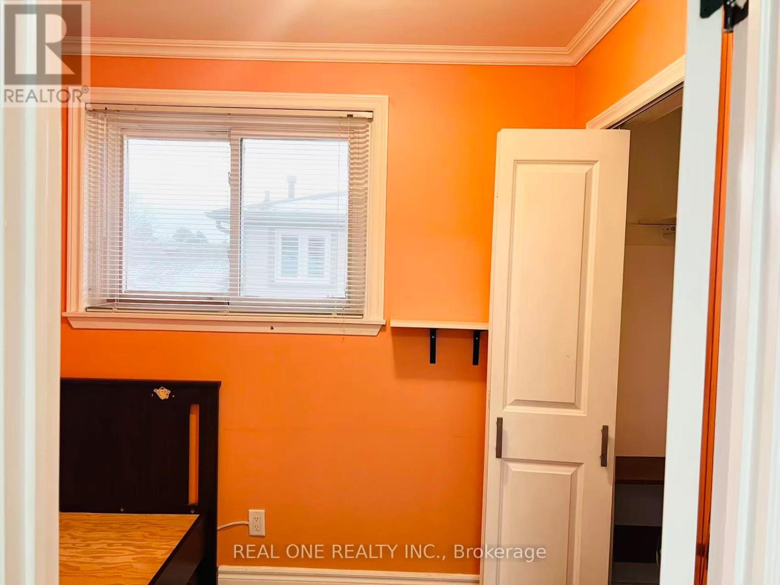 642 Eaglemount Crescent, Mississauga, Ontario  L5C 1N9 - Photo 7 - W12600102