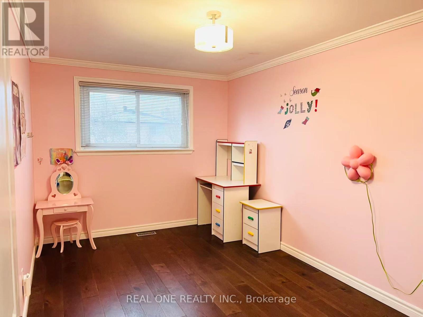 642 Eaglemount Crescent, Mississauga, Ontario  L5C 1N9 - Photo 9 - W12600102