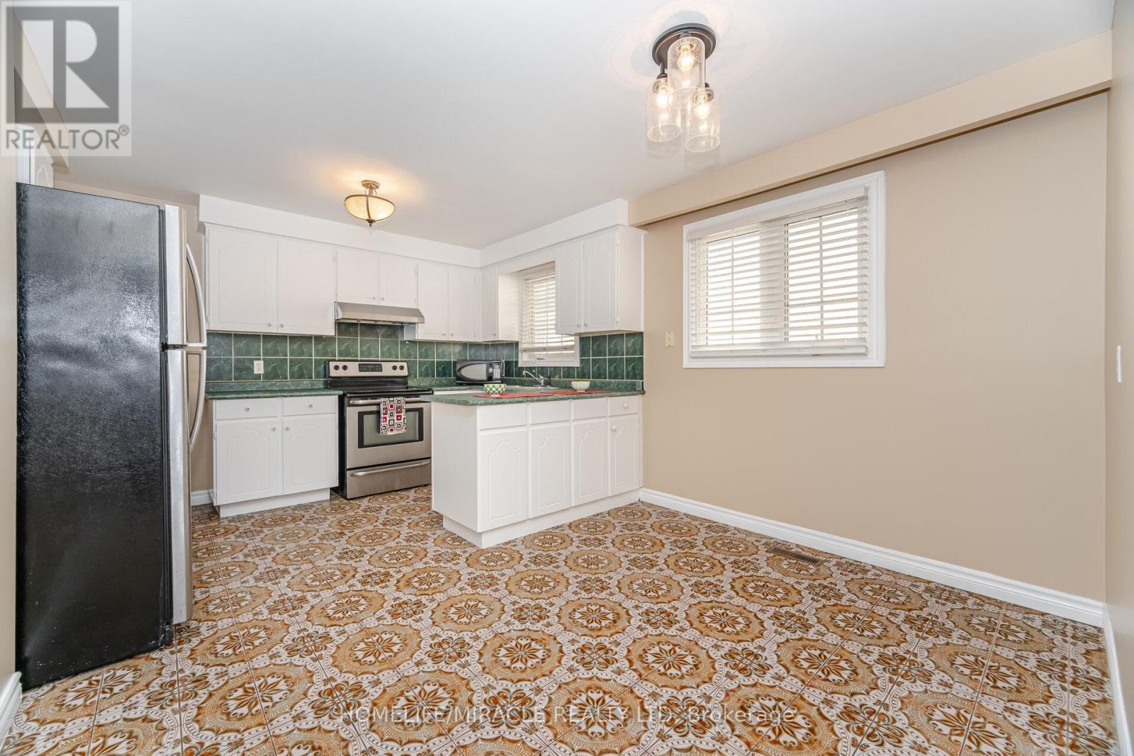 56 Norbert Road, Brampton, Ontario L6Y 2K1 - Photo 19 - W12600106