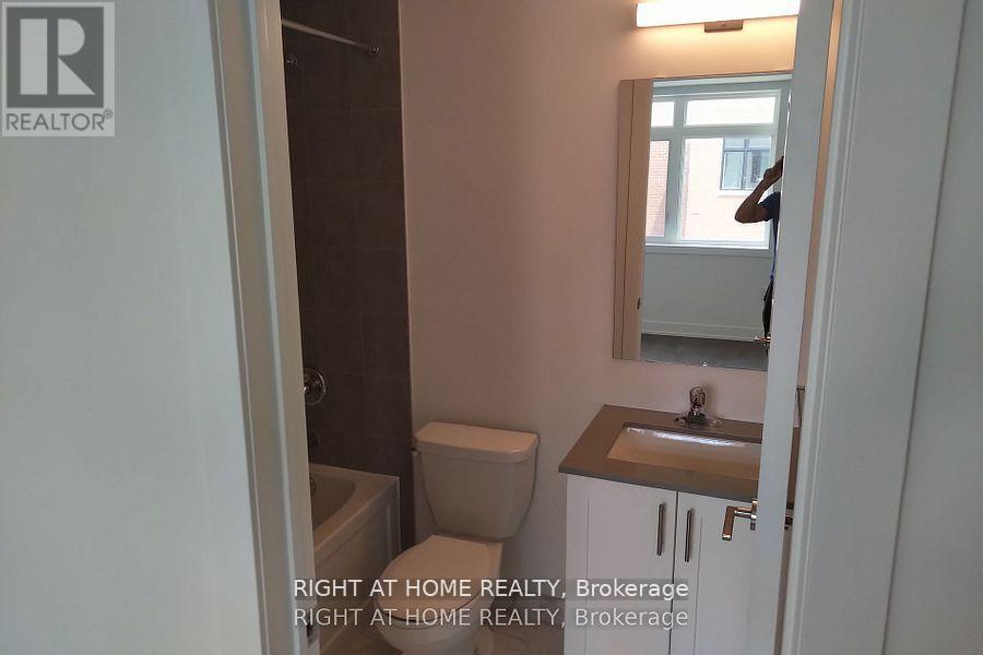 151 - 1075 Douglas Mccurdy Comm Court, Mississauga, Ontario  L5G 0C6 - Photo 4 - W12600122