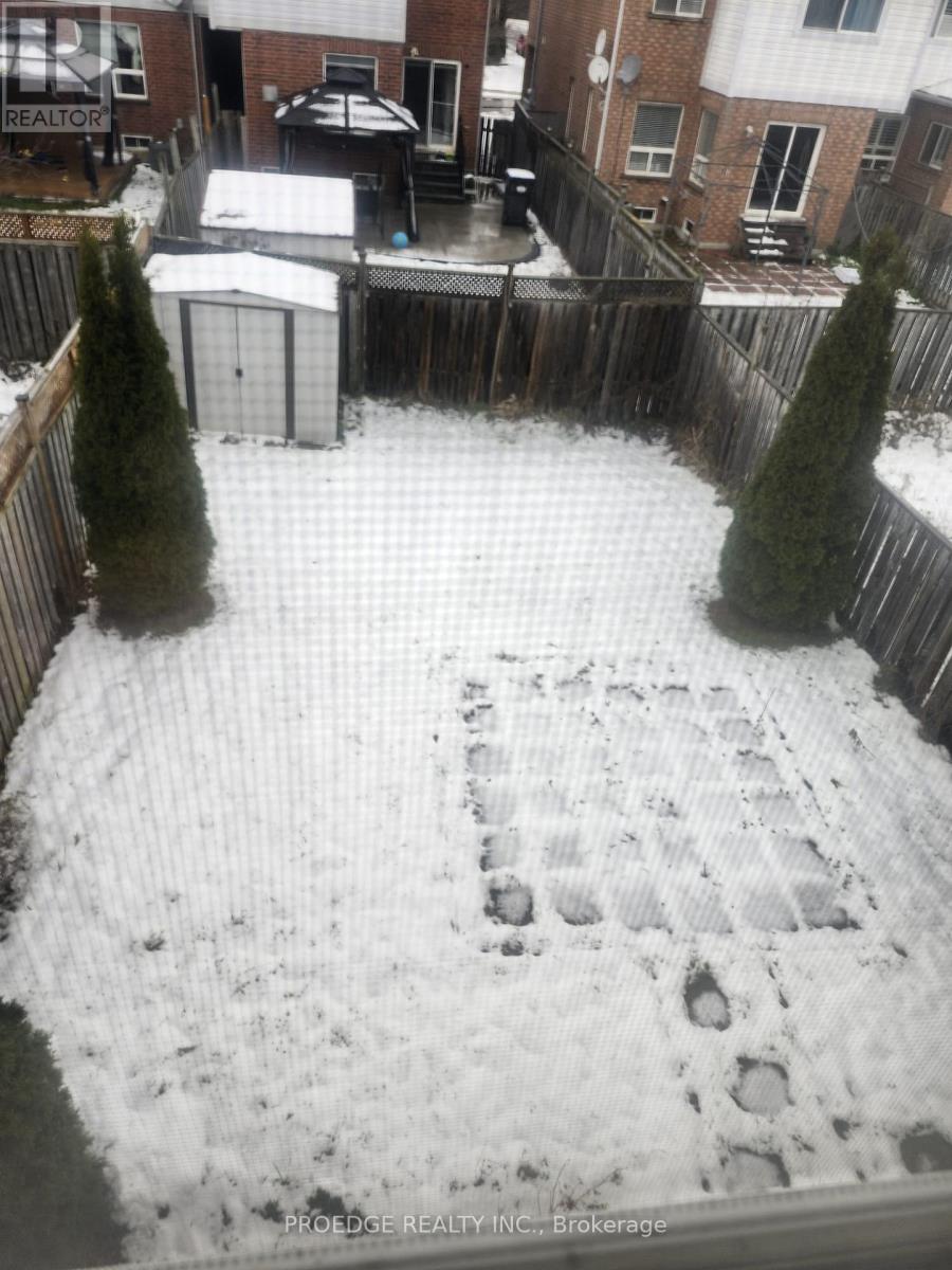 75 Monaco Court, Brampton, Ontario  L7A 1X5 - Photo 10 - W12600124