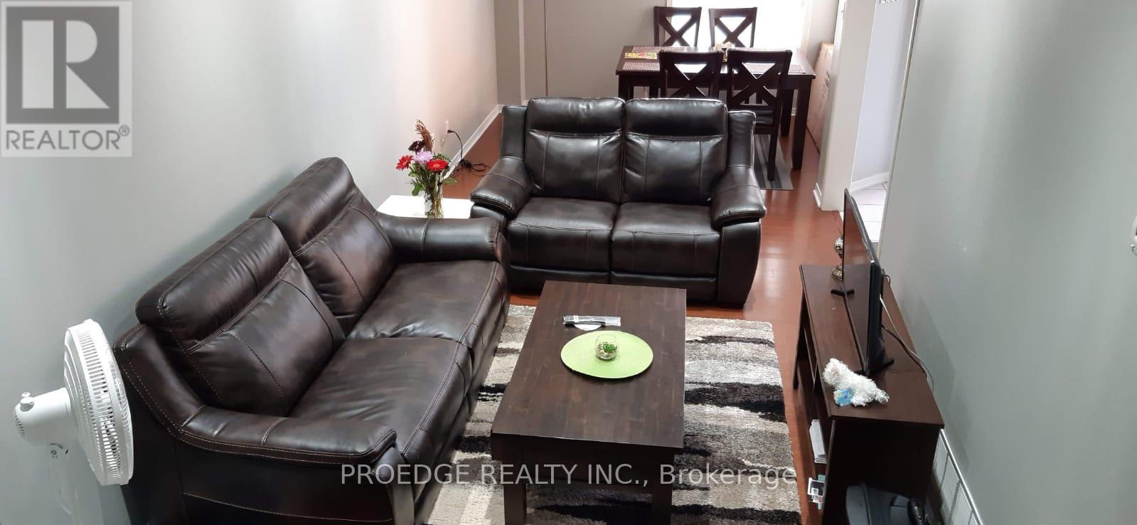 75 Monaco Court, Brampton, Ontario  L7A 1X5 - Photo 5 - W12600124