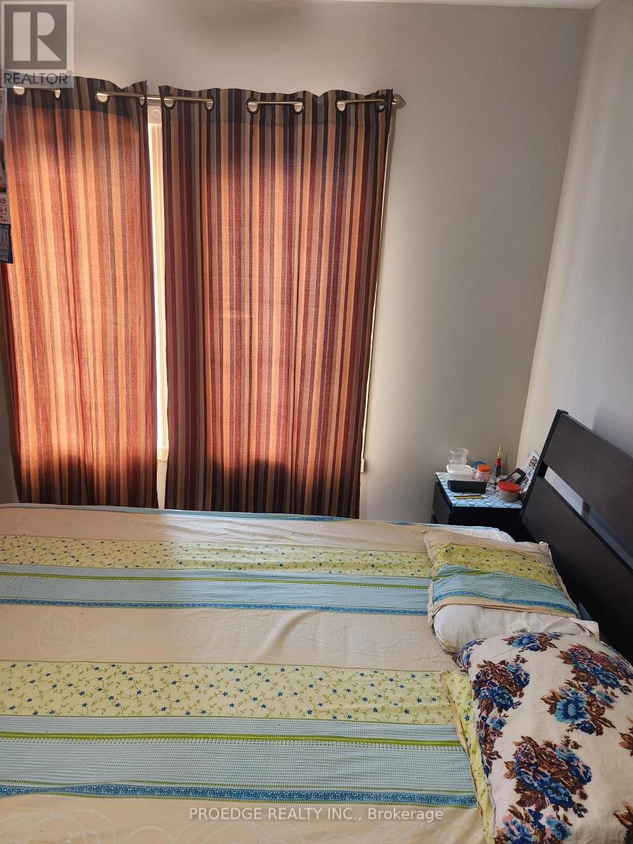 75 Monaco Court, Brampton, Ontario  L7A 1X5 - Photo 7 - W12600124