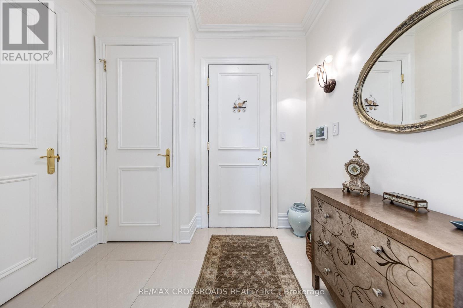 210 - 10 Old York Mills Road, Toronto, Ontario  M2P 2G9 - Photo 3 - C12600168