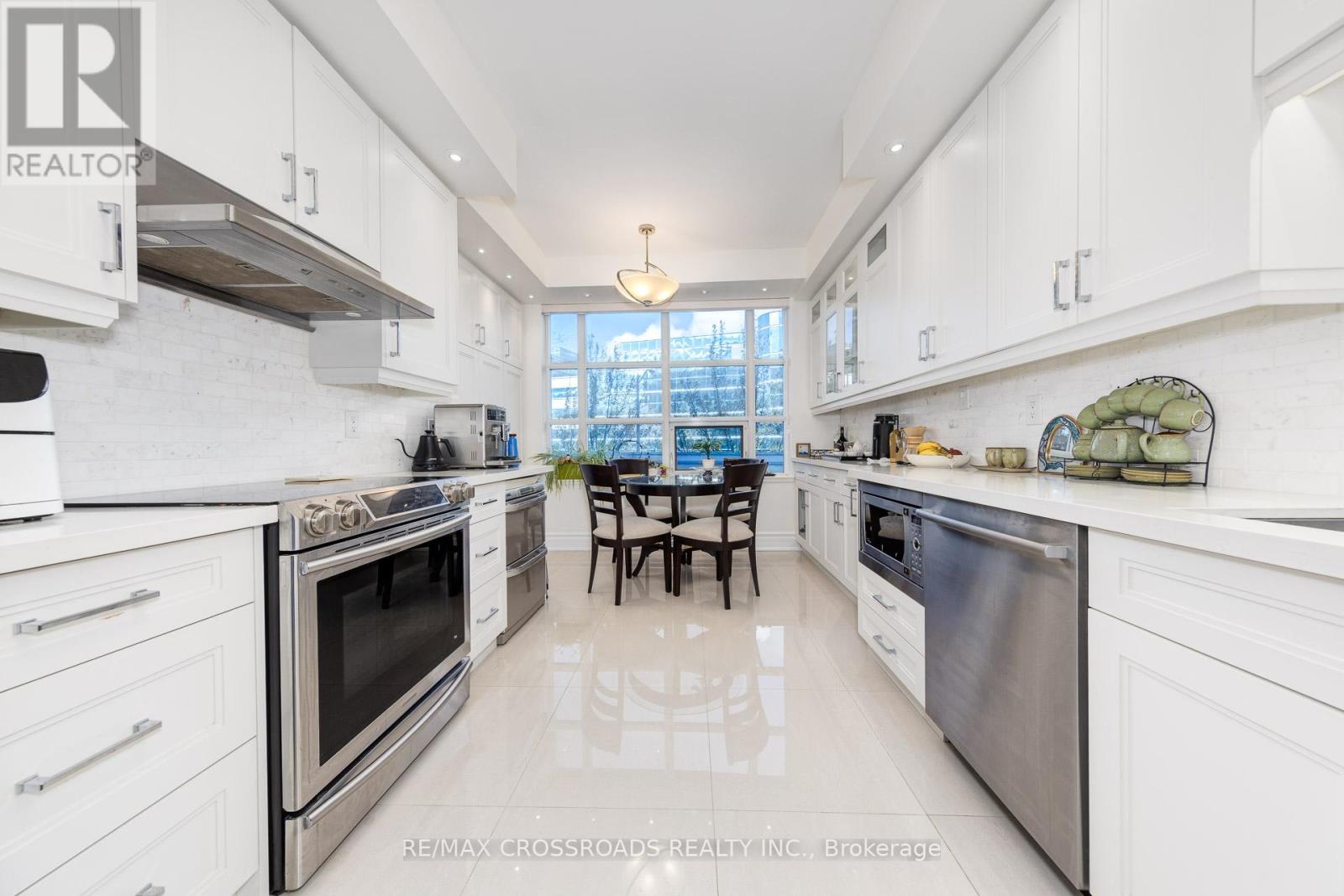 210 - 10 Old York Mills Road, Toronto, Ontario  M2P 2G9 - Photo 7 - C12600168