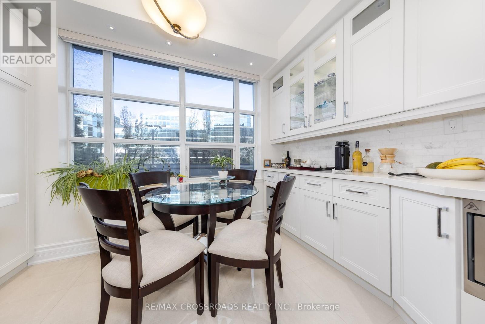 210 - 10 Old York Mills Road, Toronto, Ontario  M2P 2G9 - Photo 8 - C12600168