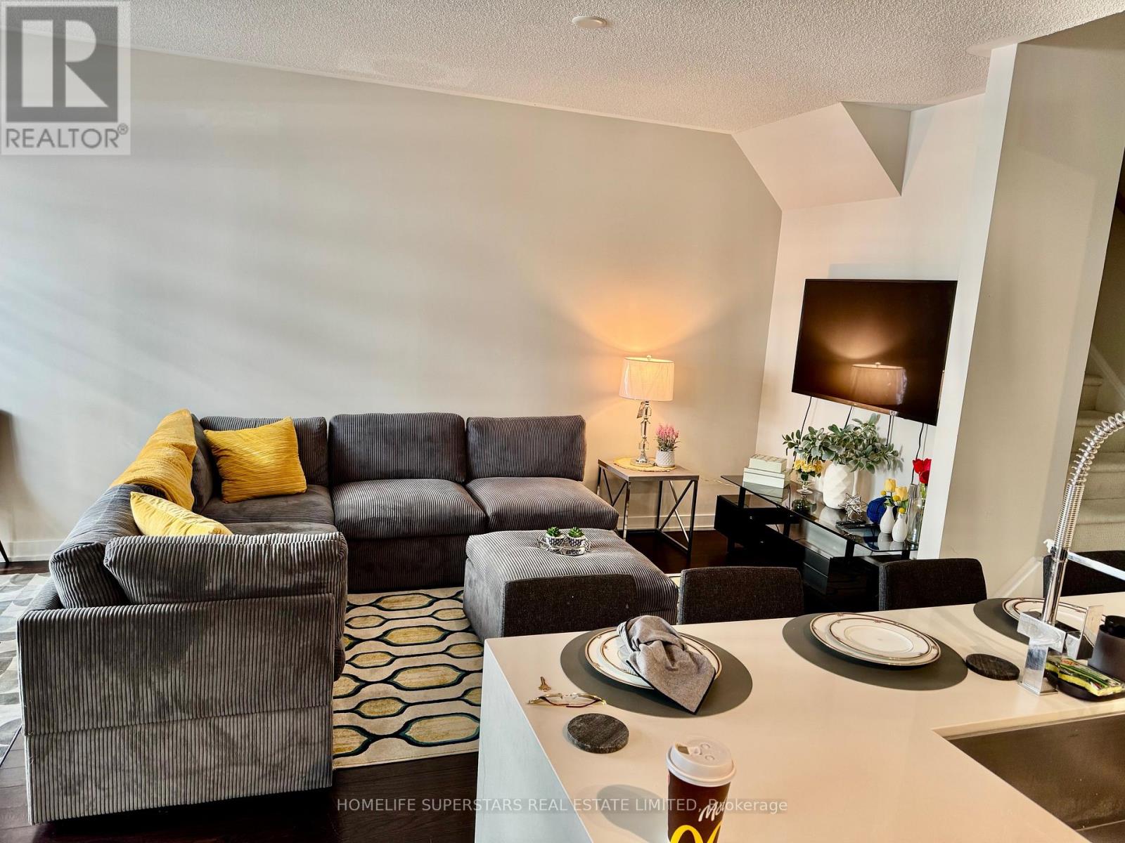 Th 3 - 4070 Parkside Village Drive W, Mississauga, Ontario L5B 0K2 - Photo 3 - W12600154