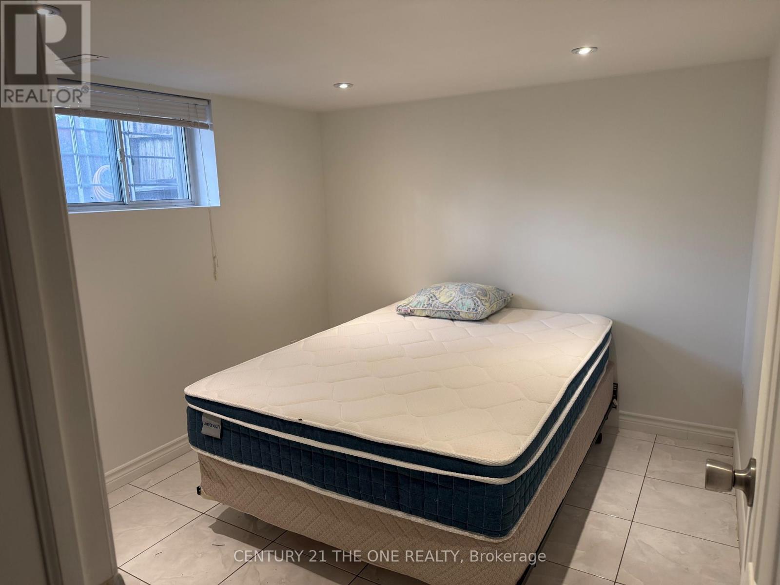 26 Avon Avenue, Toronto, Ontario M6N 3W7 - Photo 10 - W12600170