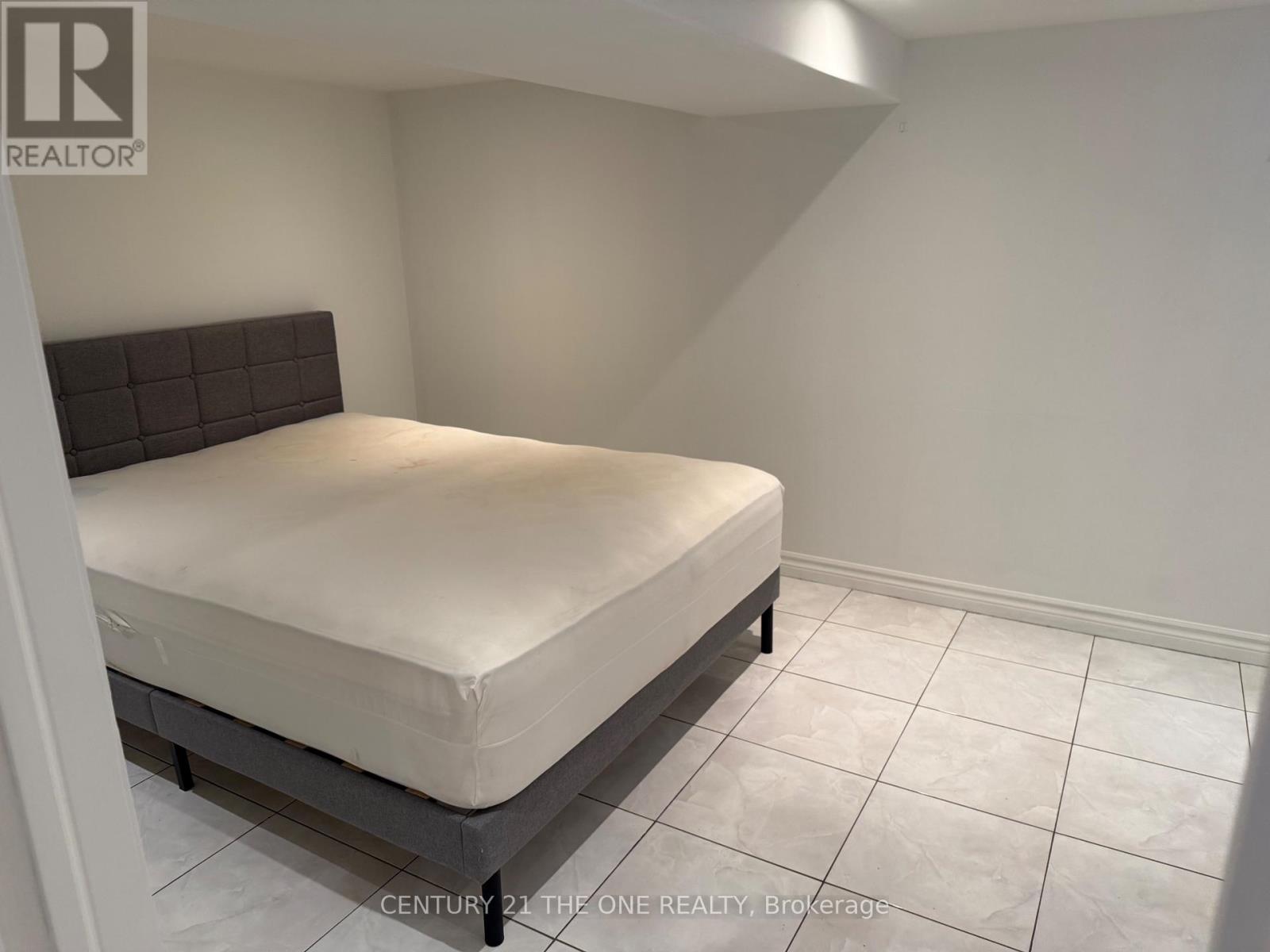 26 Avon Avenue, Toronto, Ontario M6N 3W7 - Photo 14 - W12600170