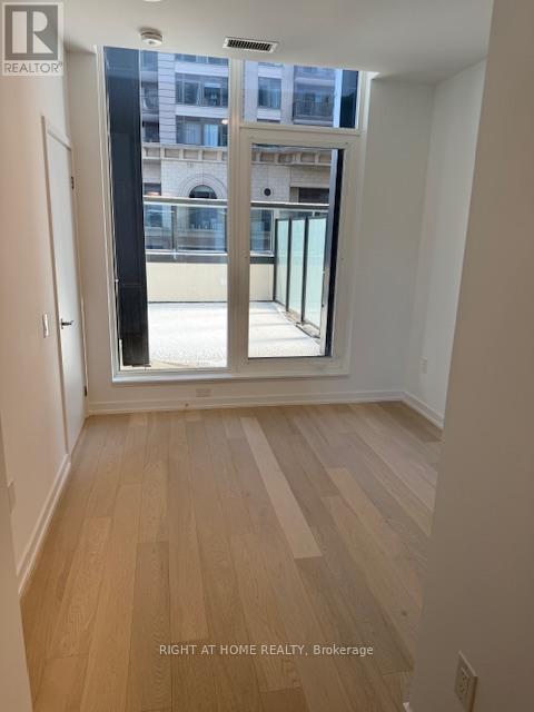 605 - 395 Square One Drive, Mississauga, Ontario L5B 0P6 - Photo 10 - W12600182