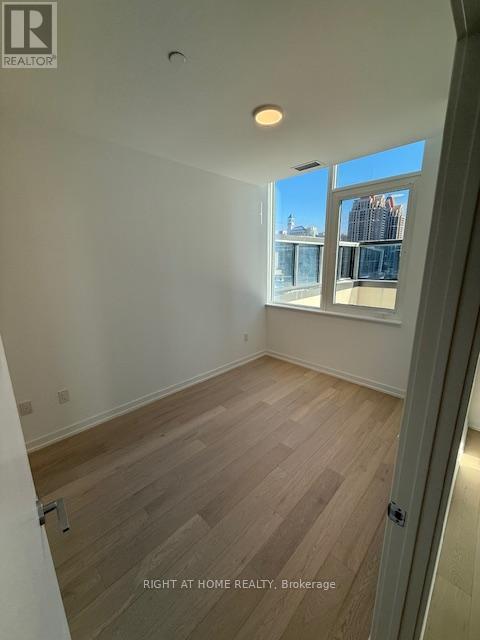 605 - 395 Square One Drive, Mississauga, Ontario L5B 0P6 - Photo 12 - W12600182