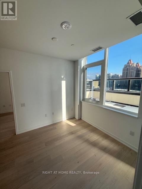 605 - 395 Square One Drive, Mississauga, Ontario L5B 0P6 - Photo 13 - W12600182